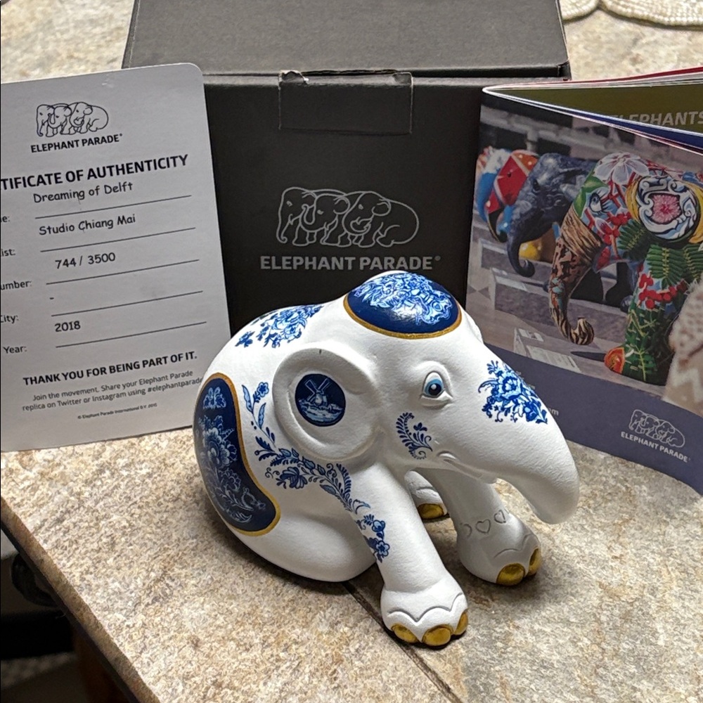 Elephant Parade ‘Dreaming of Delft’ Elephant Figurine